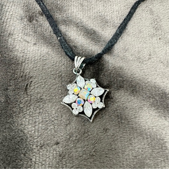 Vintage Crystal Cluster Black Fabric Necklace - Picture 5 of 5